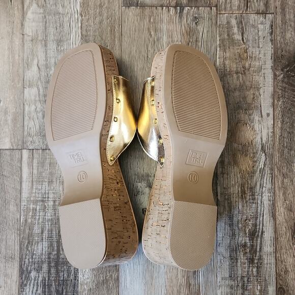 Gold Cork Platform Sandals Size 10 Strap Buckle Rivets 3" Heel Slip On Glamour - Picture 6 of 8